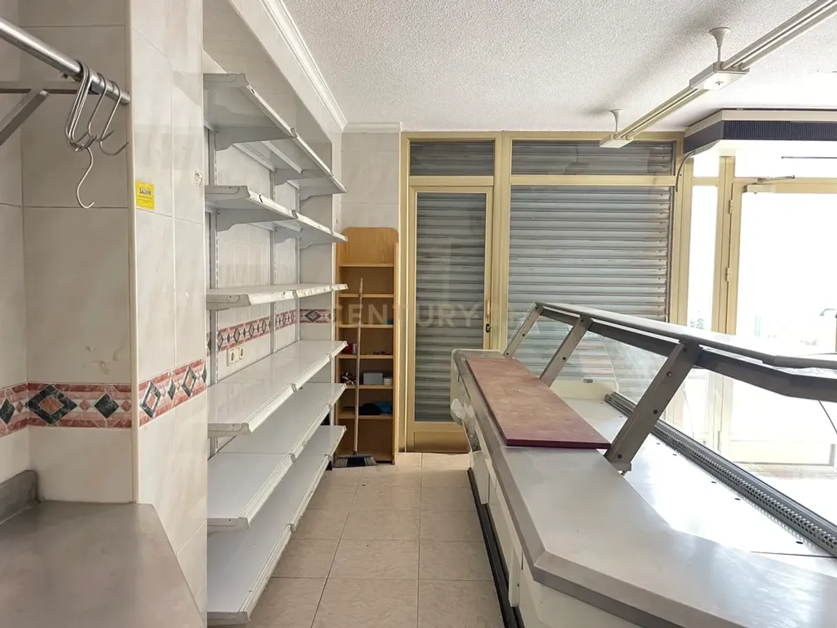 ¡OPORTUNIDAD! Local con grandes posibilidades