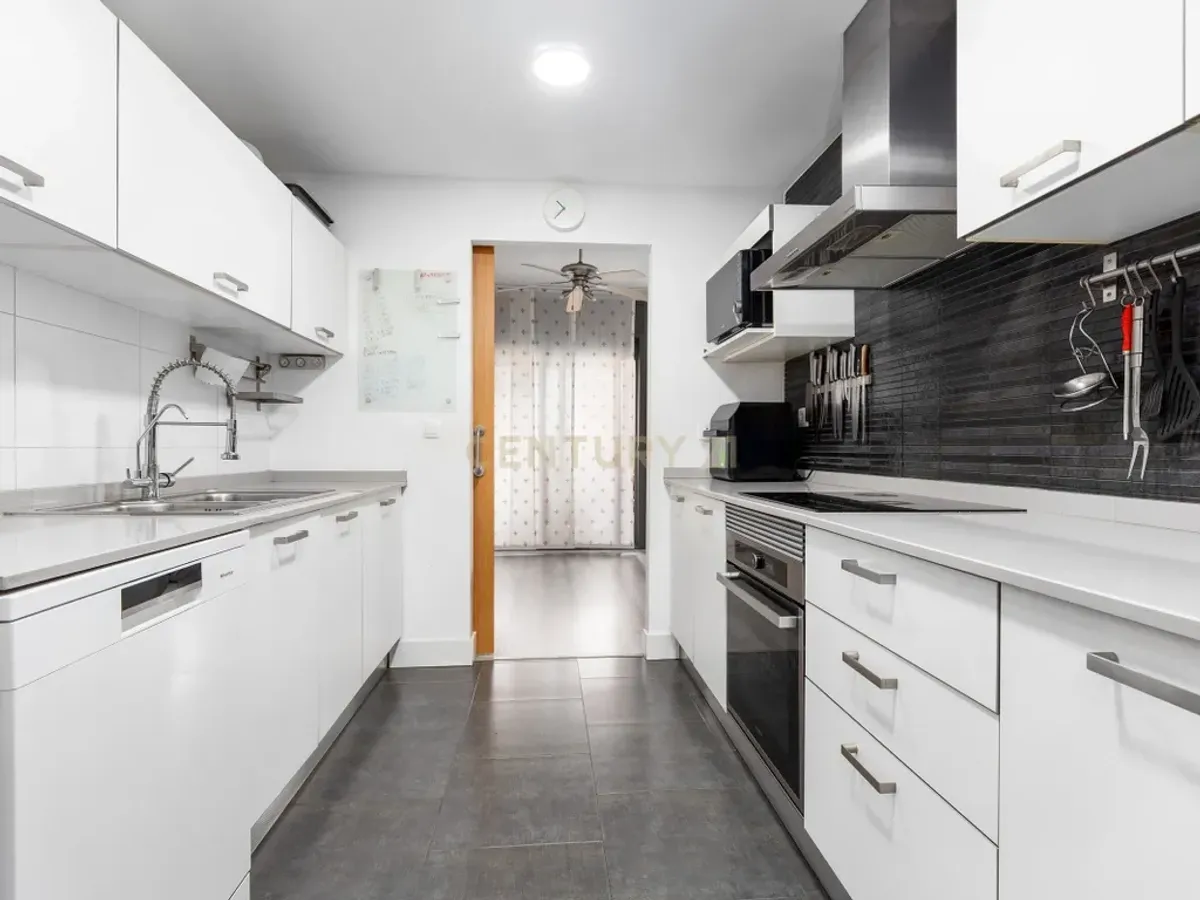 Amplio piso en Hostalric, Girona con vistas a la ciudad