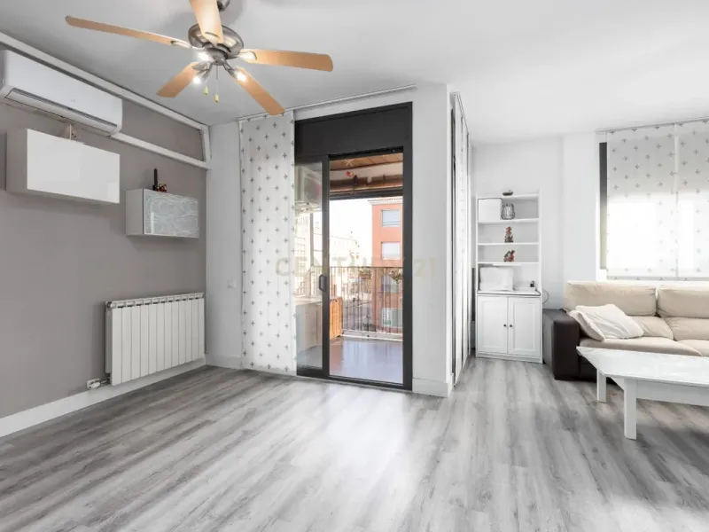 Amplio piso en Hostalric, Girona con vistas a la ciudad