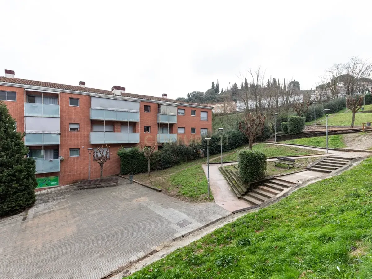 Amplio piso en Hostalric, Girona con vistas a la ciudad