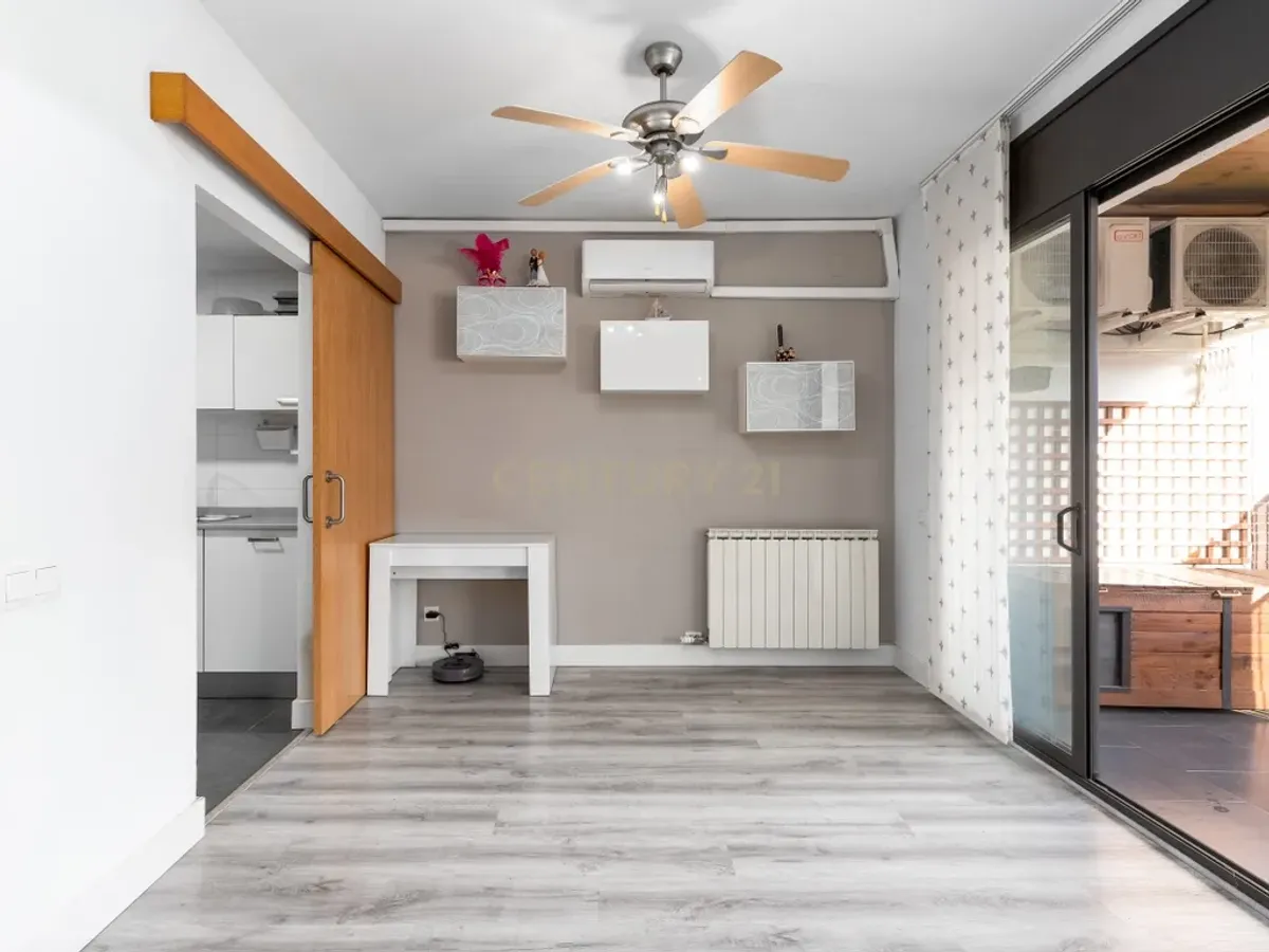 Amplio piso en Hostalric, Girona con vistas a la ciudad