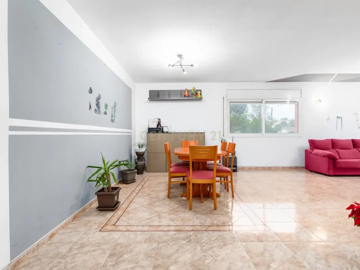 Vivienda ideal para dos familias en urbanización de montaña