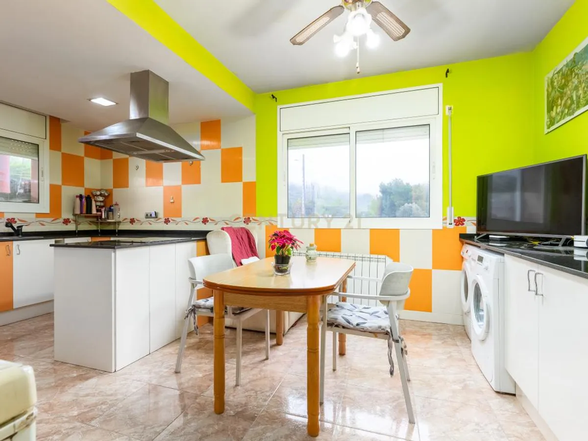 Vivienda ideal para dos familias en urbanización de montaña