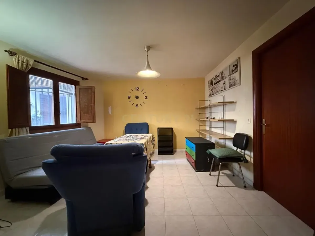 Oportunidad de inversión en el Casco Antiguo de Cáceres, apartamento con piscina, jardín y garage.