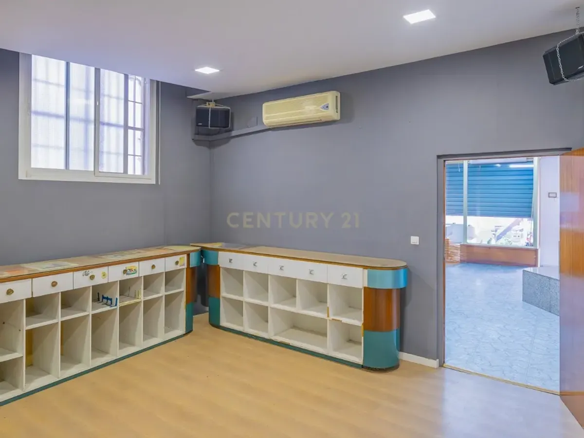 ¿SUEÑAS CON TU PROPIO NEGOCIO? ESTE LOCAL EN MOTRIL ES LA SEÑAL!