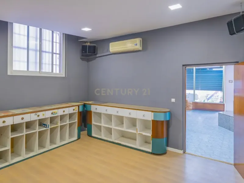 ¿SUEÑAS CON TU PROPIO NEGOCIO? ESTE LOCAL EN MOTRIL ES LA SEÑAL!