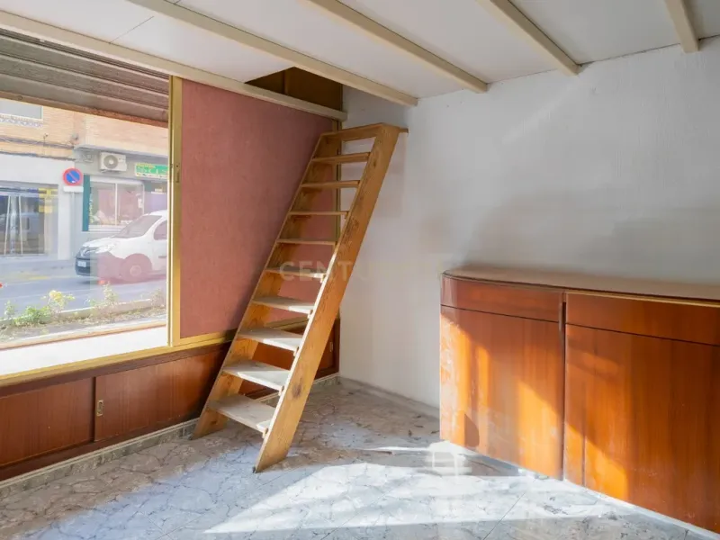 ¿SUEÑAS CON TU PROPIO NEGOCIO? ESTE LOCAL EN MOTRIL ES LA SEÑAL!