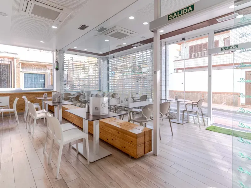 ¡OPORTUNIDAD ! Cafetería en el corazón de Motril-Zona de máximo tránsito