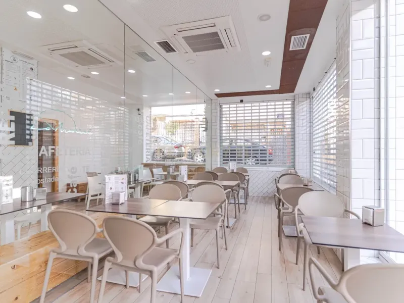 ¡OPORTUNIDAD ! Cafetería en el corazón de Motril-Zona de máximo tránsito