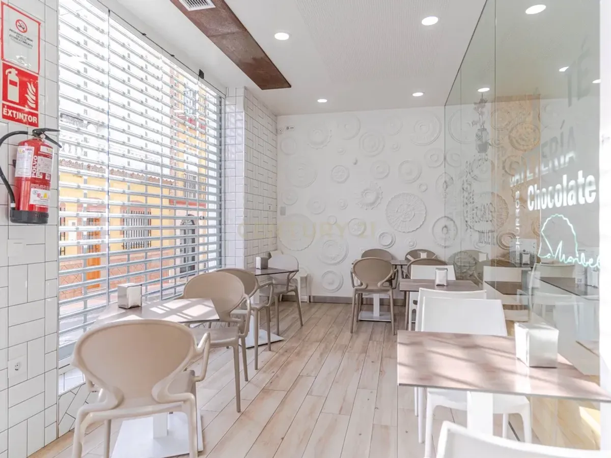 ¡OPORTUNIDAD ! Cafetería en el corazón de Motril-Zona de máximo tránsito