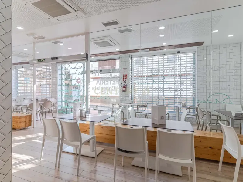 ¡OPORTUNIDAD ! Cafetería en el corazón de Motril-Zona de máximo tránsito