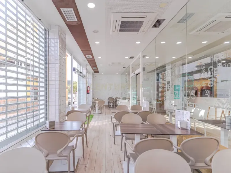 ¡OPORTUNIDAD ! Cafetería en el corazón de Motril-Zona de máximo tránsito