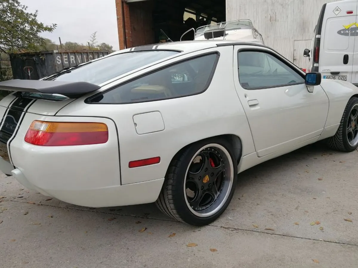 PORSCHE 928 5.0 S4 GT Aut. STROSEK