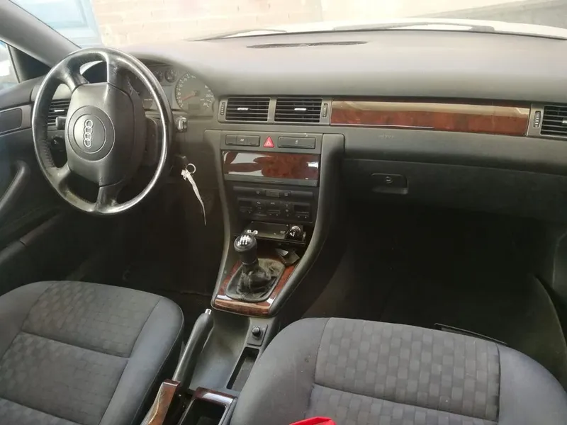 DESPIECE COMPLETO AUDI A6 2.4i 4p.'98.