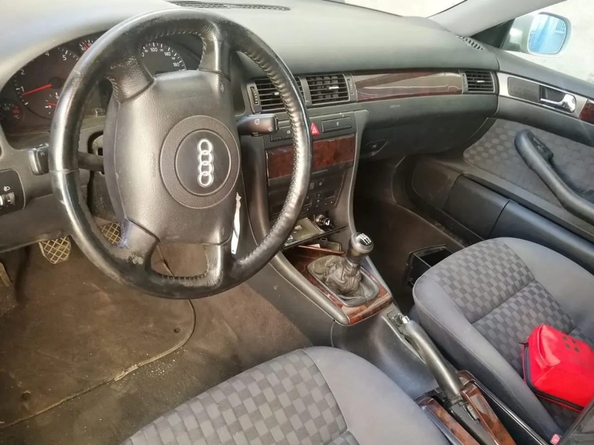 DESPIECE COMPLETO AUDI A6 2.4i 4p.'98.