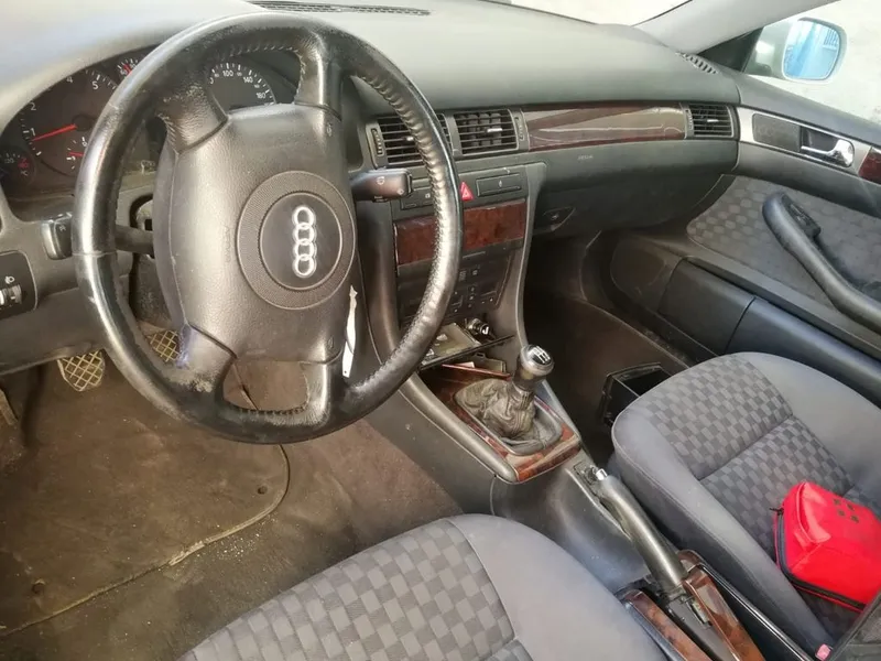 DESPIECE COMPLETO AUDI A6 2.4i 4p.'98.