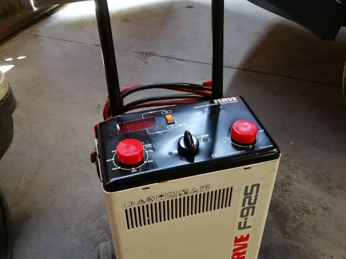 Cargador/Arrancador Ferve FAST F-925.