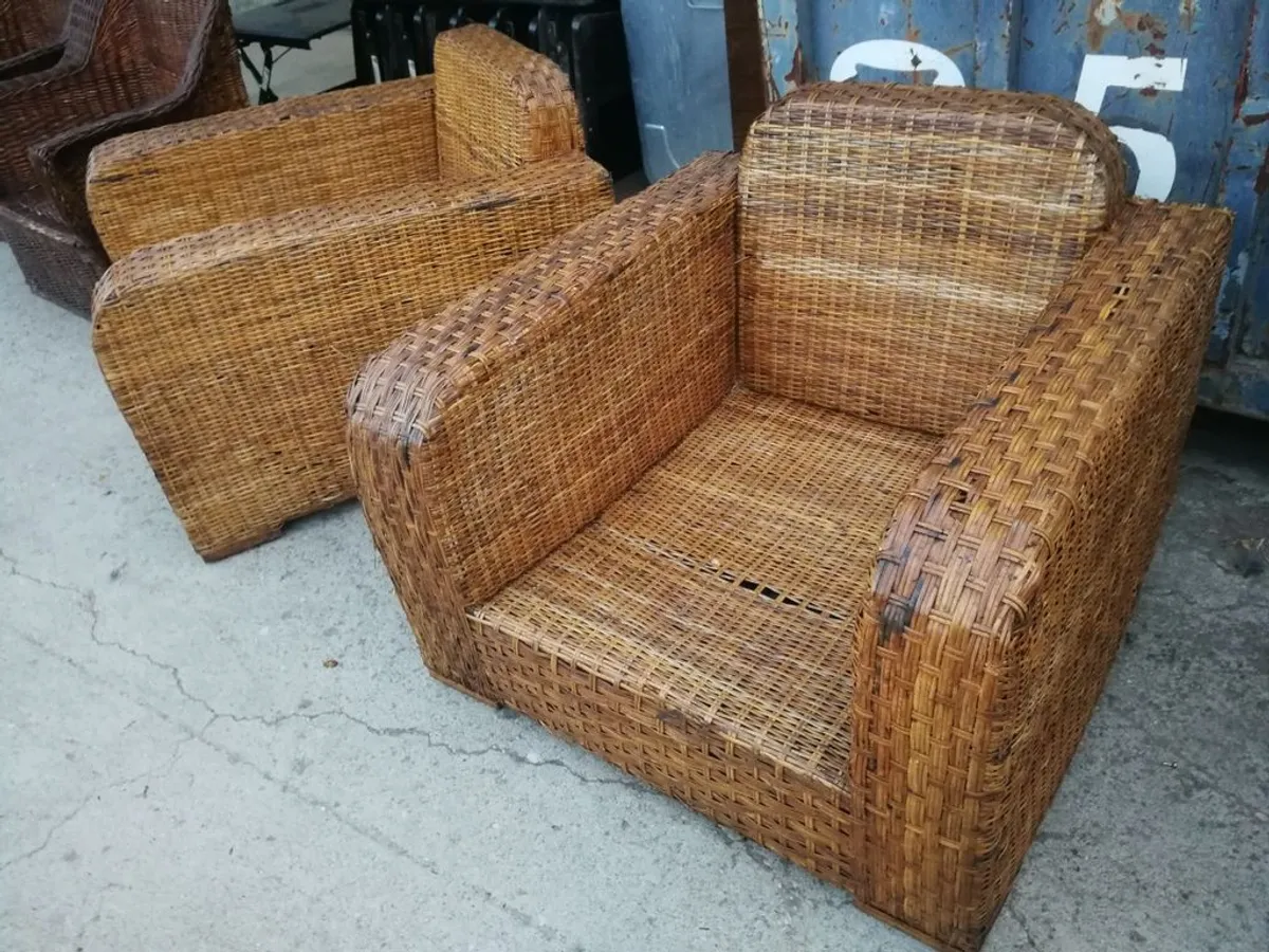 Conjunto de DOS BUTACONES DE MIMBRE y MESA CENTRAL