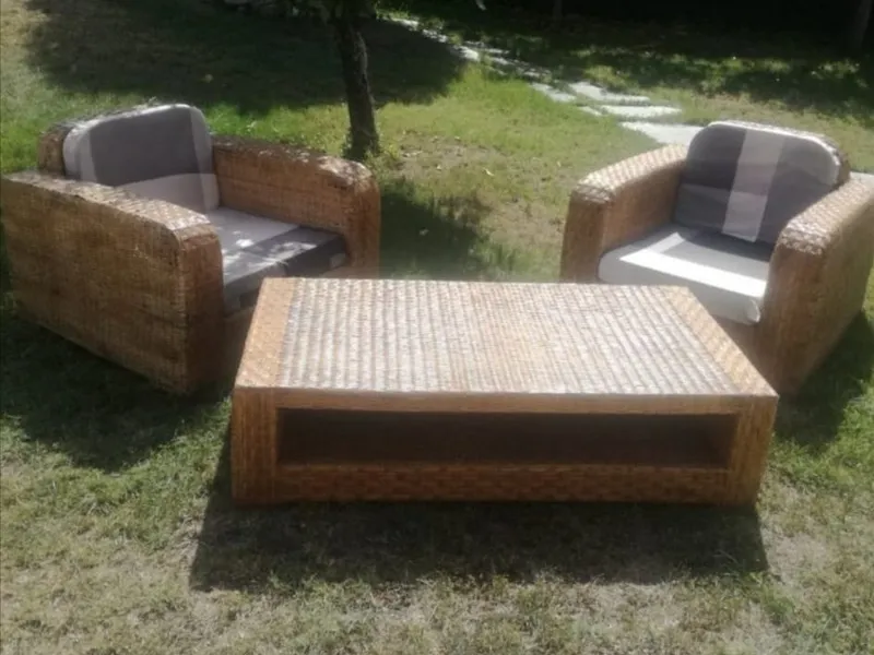 Conjunto de DOS BUTACONES DE MIMBRE y MESA CENTRAL