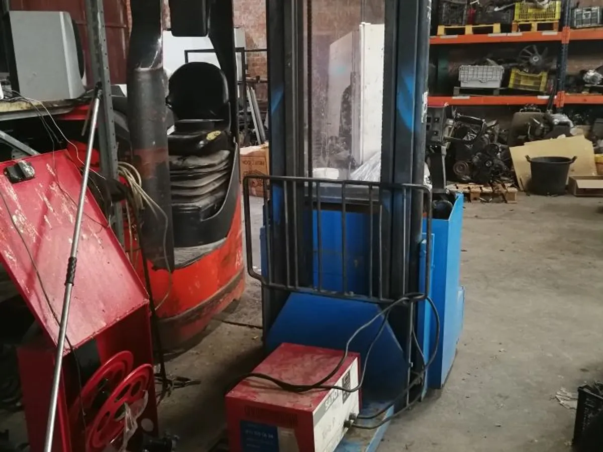 APILADOR FIAT 24v. CN14 de 1.400Kg a 3,80mts.