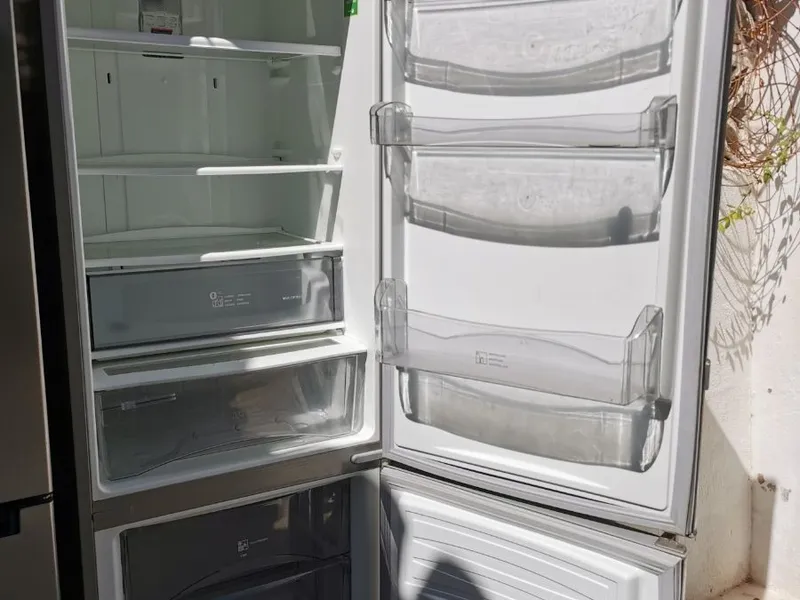 Frigorífico INDESIT COMBI NO FROST XIT8 T2EX NUEVO