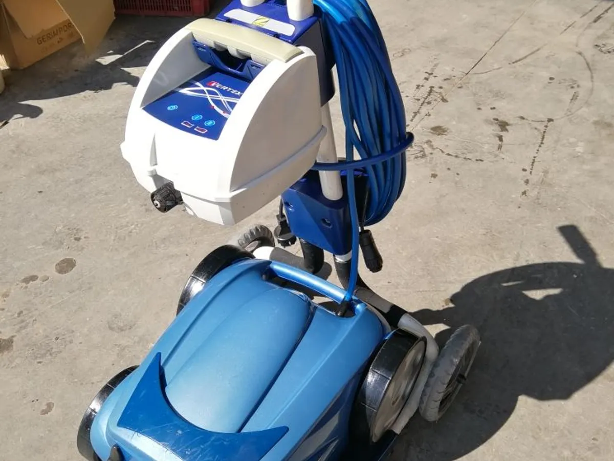 ROBOT ZODIAC VORTEX3 , LIMPIAFONDOS y PAREDES