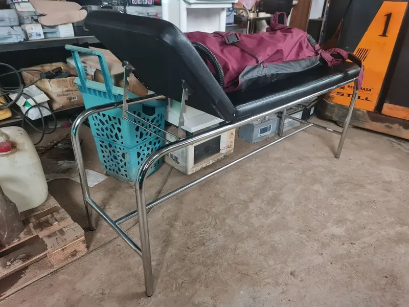 CAMILLA DE MASAJE Y EXPLORACIÓN ACERO INOXIDABLE