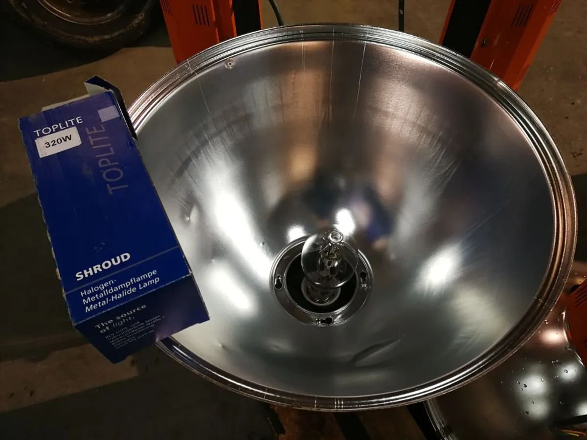 FOCOS TIPO CAMPANA INDUSTRIALES PHILIPS HDK400