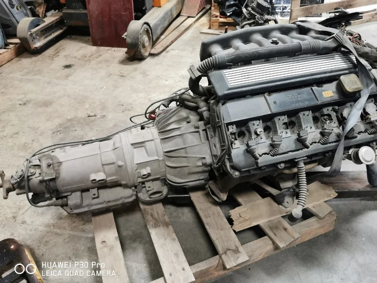 DESPIECE COMPLETO BMW E39 528i 24val.M52B28.