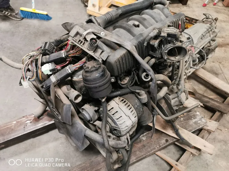 DESPIECE COMPLETO BMW E39 528i 24val.M52B28.