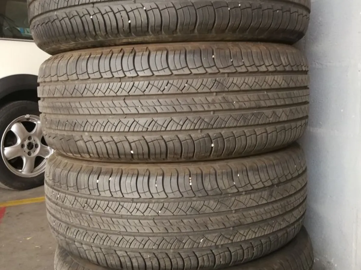 MICHELIN LATITUDE TOUR HP 235/60R18