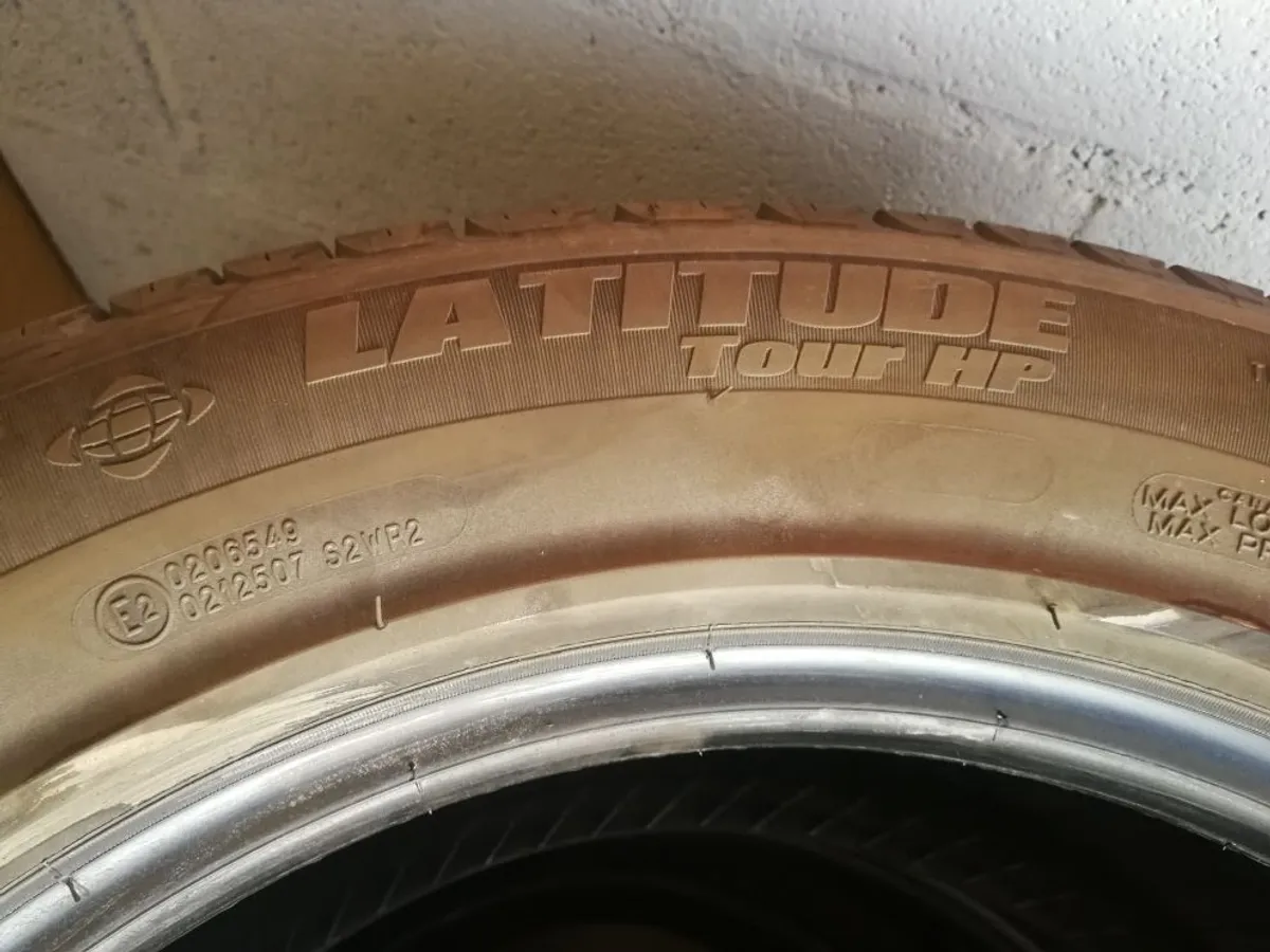 MICHELIN LATITUDE TOUR HP 235/60R18