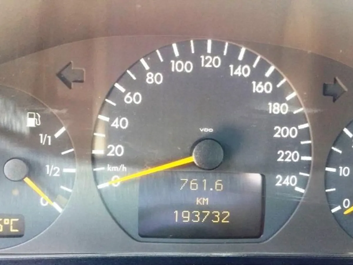 MERCEDES-BENZ - E200 W210 ELEGENCE MANUAL