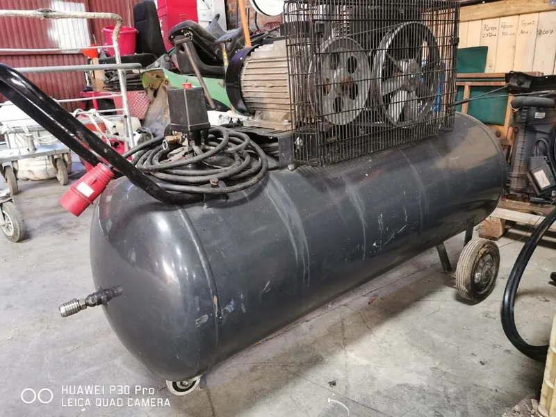 COMPRESOR MPC 250l. TRIFASICO.. COMO NUEVO..