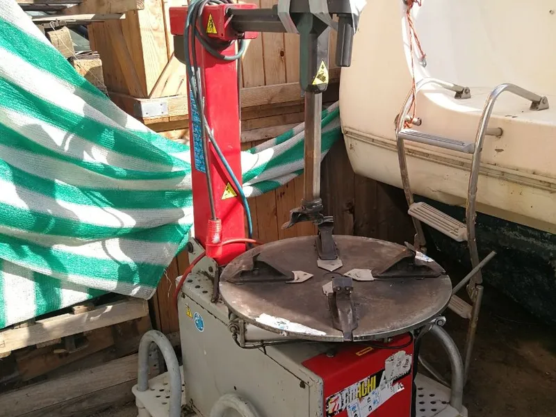 DESMONTADORA CORGHI A-210 Año 2.008 de 230/400v.