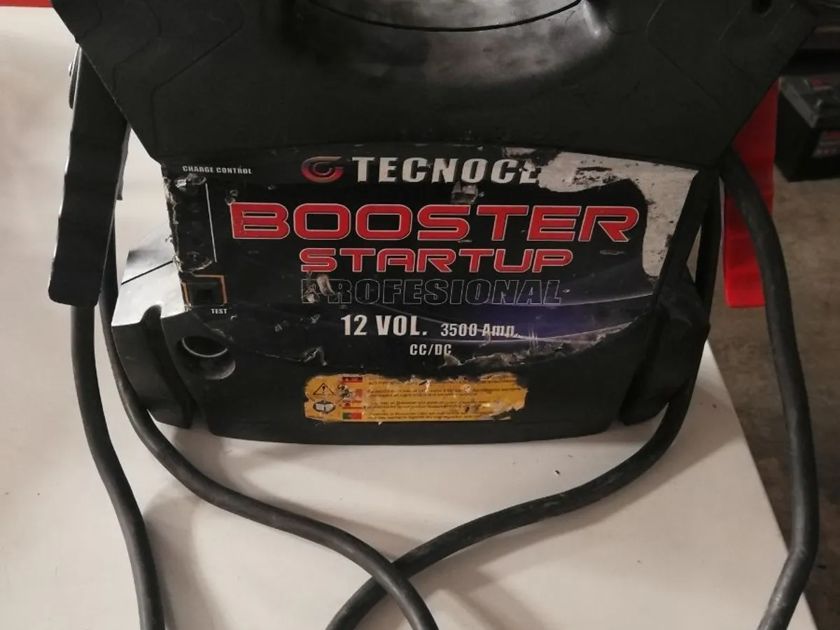 ARRANCADOR BOOSTER TECNOCEM 3.500Ah. de baterías..