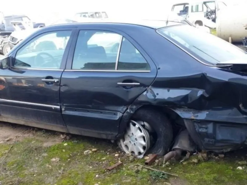 DESPIECE COMPLETO MERCEDES BENZw210 E230 4cil.16va