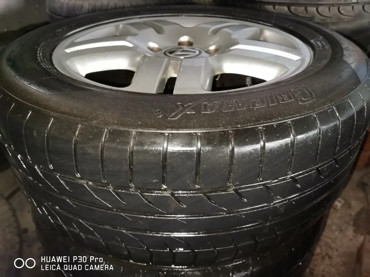 LLANTAS VW TUAREG 18x8" 255/55R18 SEMINUEVAS.