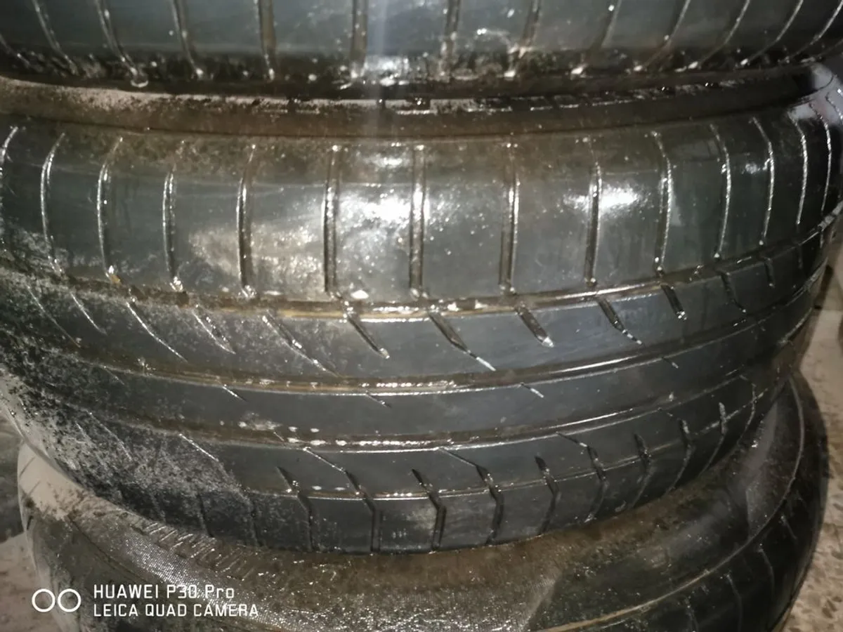 LLANTAS VW TUAREG 18x8" 255/55R18 SEMINUEVAS.