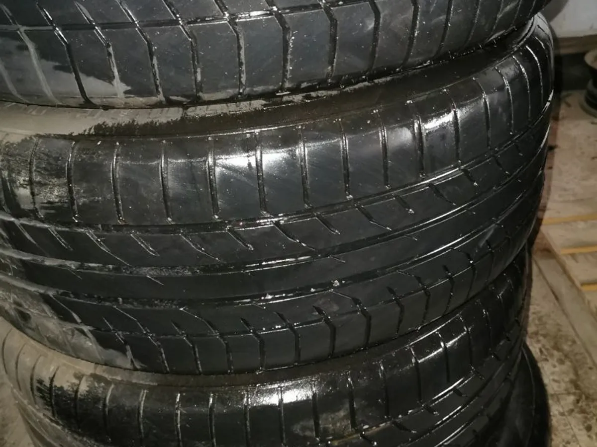 LLANTAS VW TUAREG 18x8" 255/55R18 SEMINUEVAS.